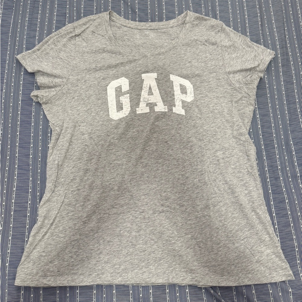 GAP Women's Heather Gray Short Sleeve Tee